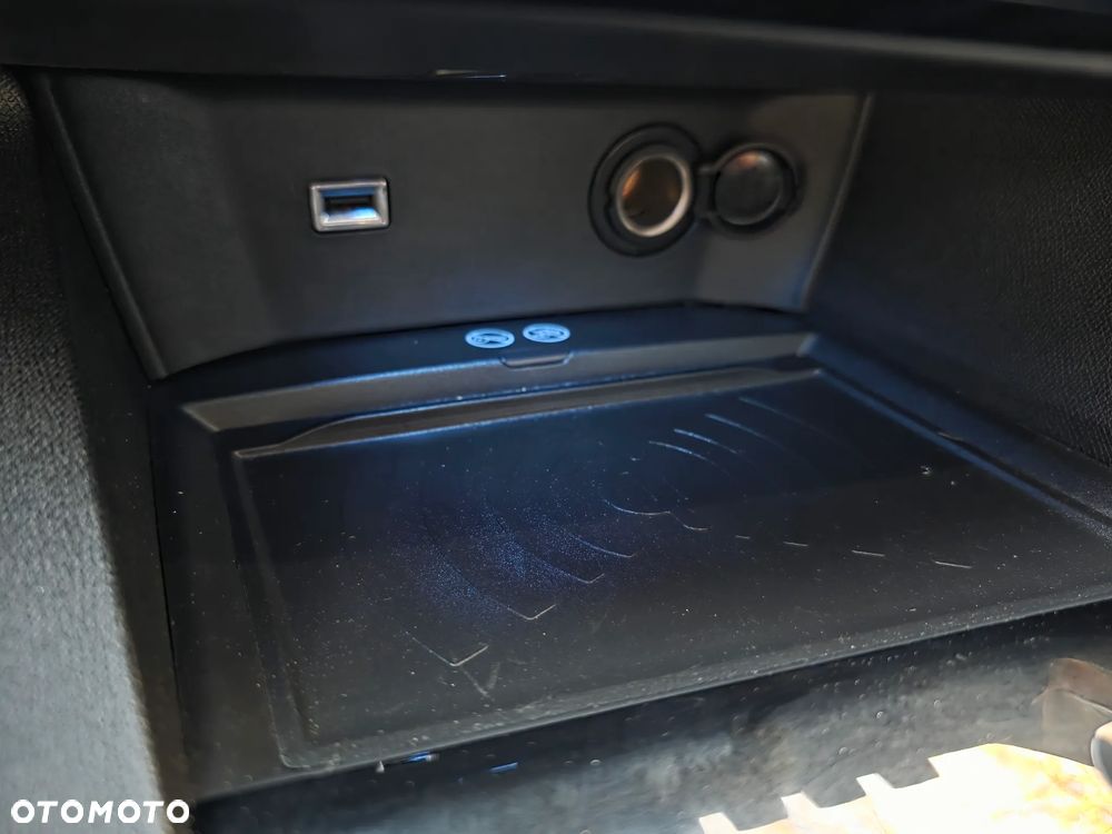 Peugeot 3008 1.6 PureTech Hybrid4 PHEV GT S&S EAT8 - 29