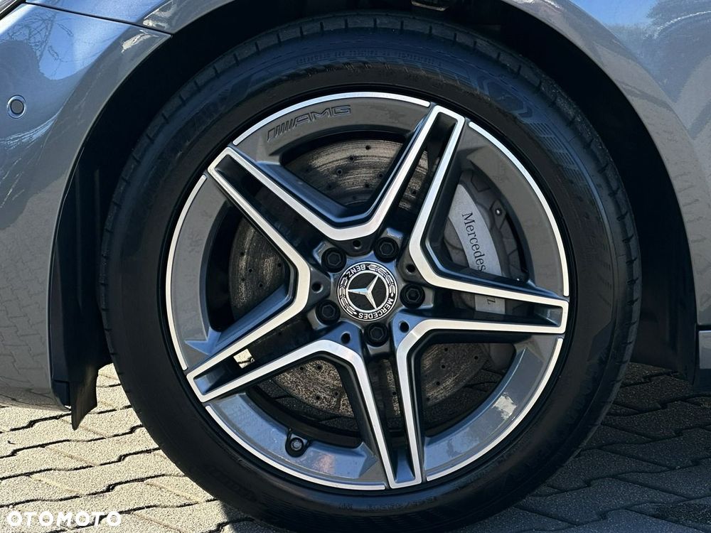 Mercedes-Benz Klasa E 300 de AMG - 16