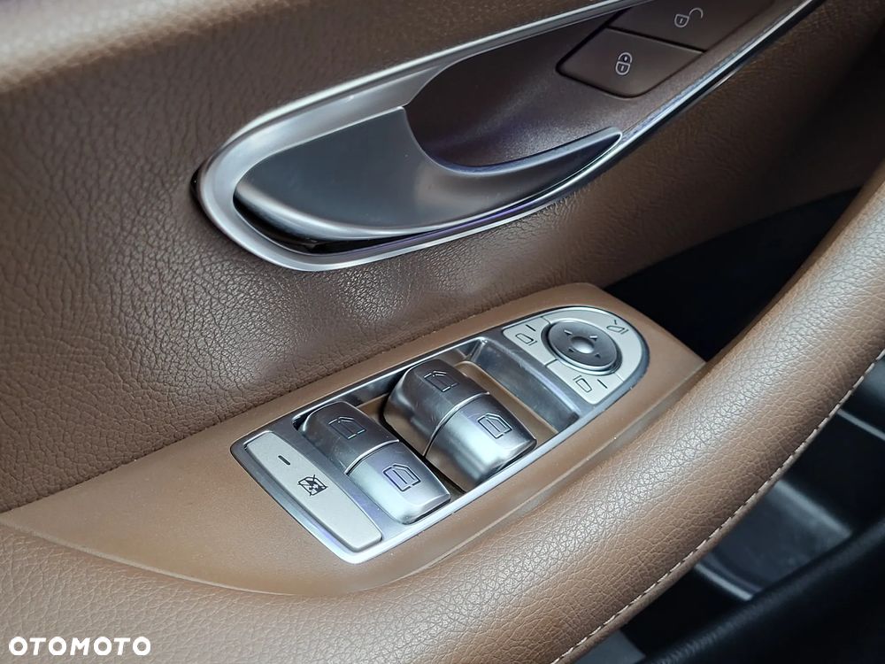 Mercedes-Benz Klasa E 200 4-Matic 9G-TRONIC - 8