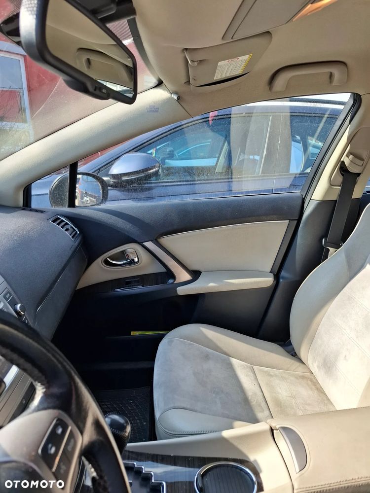 Toyota Avensis 1.8 Premium MS - 11