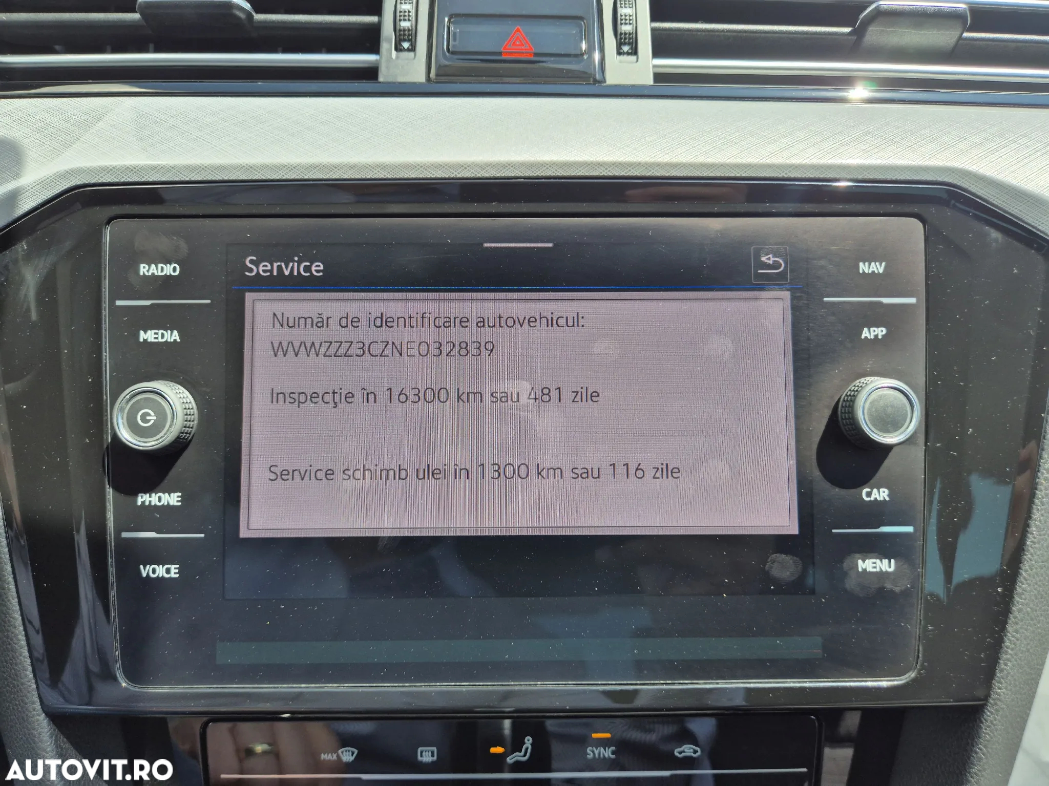Volkswagen Passat Variant 2.0 TDI DSG Comfortline - 26