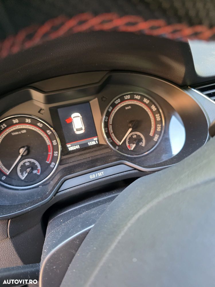 Skoda Octavia 2.0 TDI DSG 4X4 RS - 10