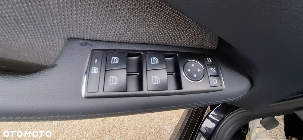 Mercedes-Benz Klasa E - 23