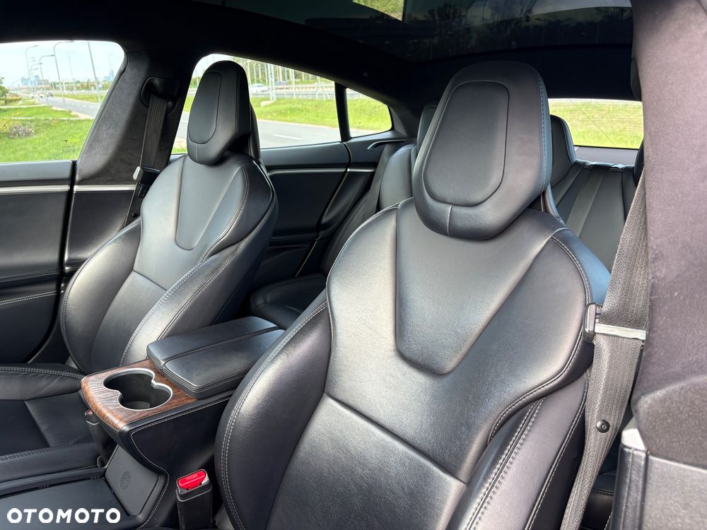 Tesla Model S - 19