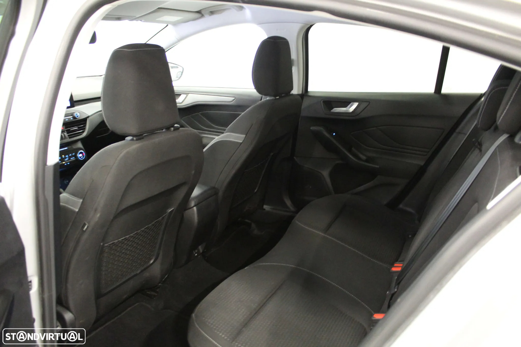 Ford Focus 1.0 EcoBoost MHEV Connected Design - 6