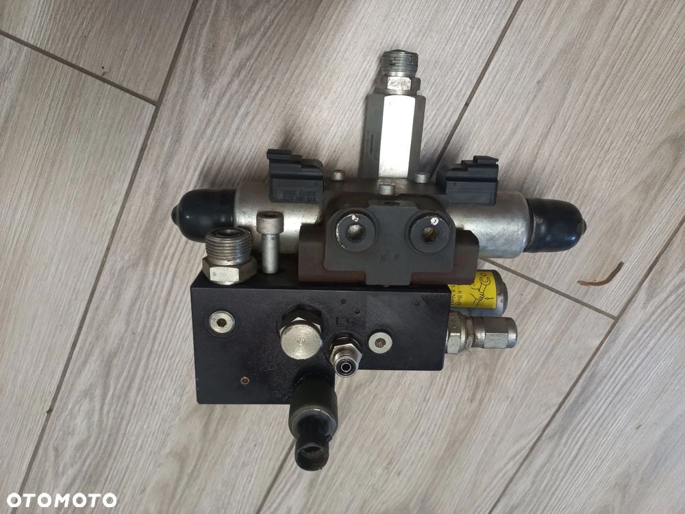 Zawór sterujący Vickers,84166215,orbitrol,84261626,87862245,47862245,47403442,contro valve section,gps,cnh,ls,steering valve,t7,puma - 9