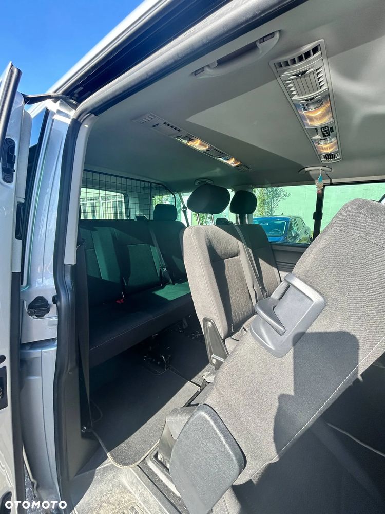 Volkswagen Caravelle - 14