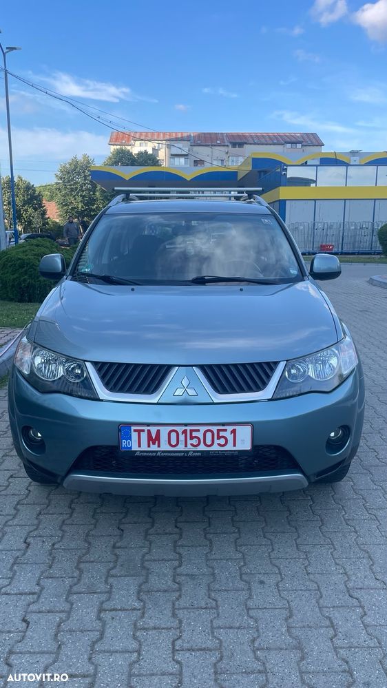 Mitsubishi Outlander - 2