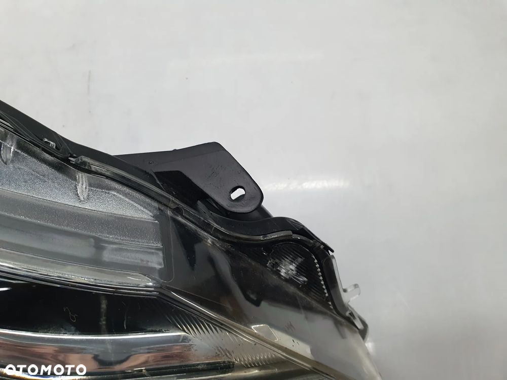 Toyota Yaris III Lift 17-19 - lampa przód prawa LED soczewka Oryginał EU!!! - 3
