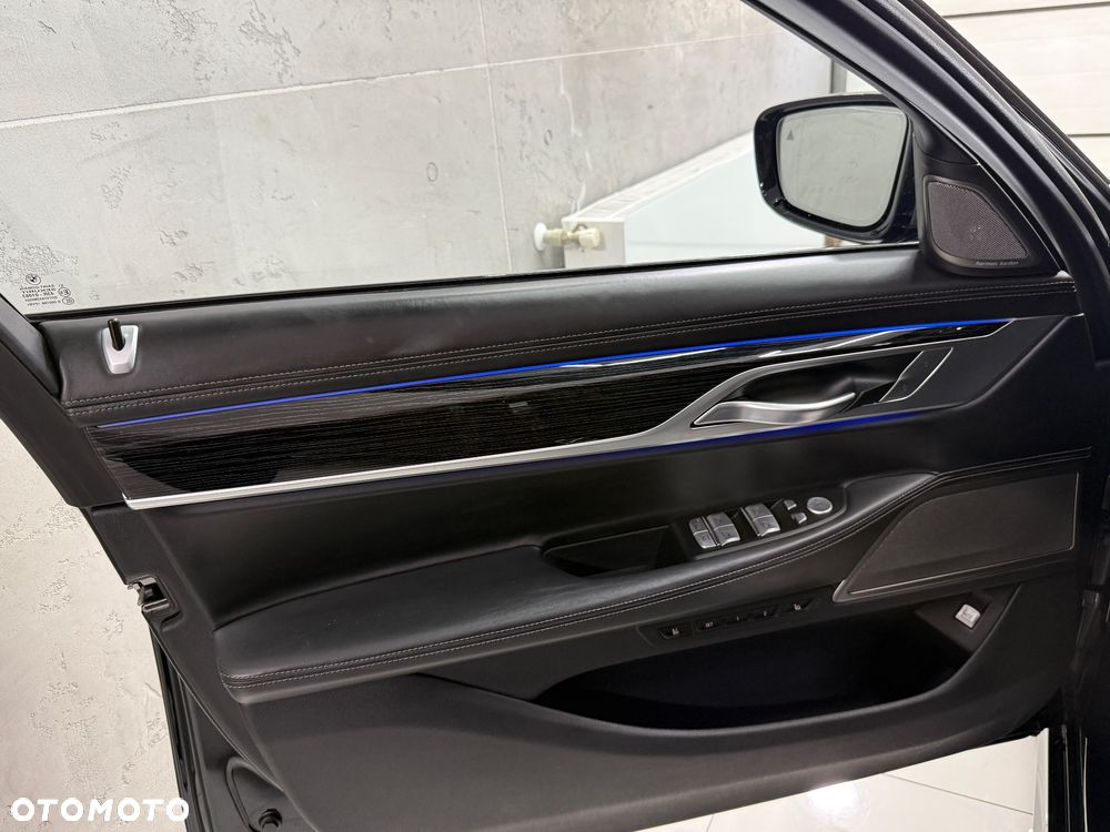BMW Seria 7 - 12