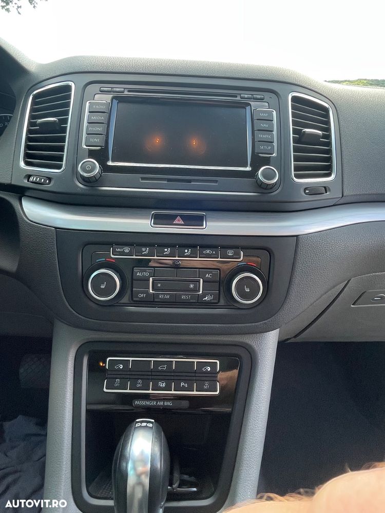 Volkswagen Sharan 2.0 TDI DSG BlueMotion Technology Comfortline - 12