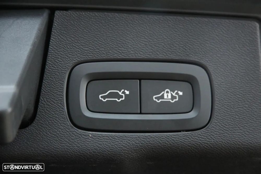 Volvo XC 60 2.0 B4 R-Design - 21