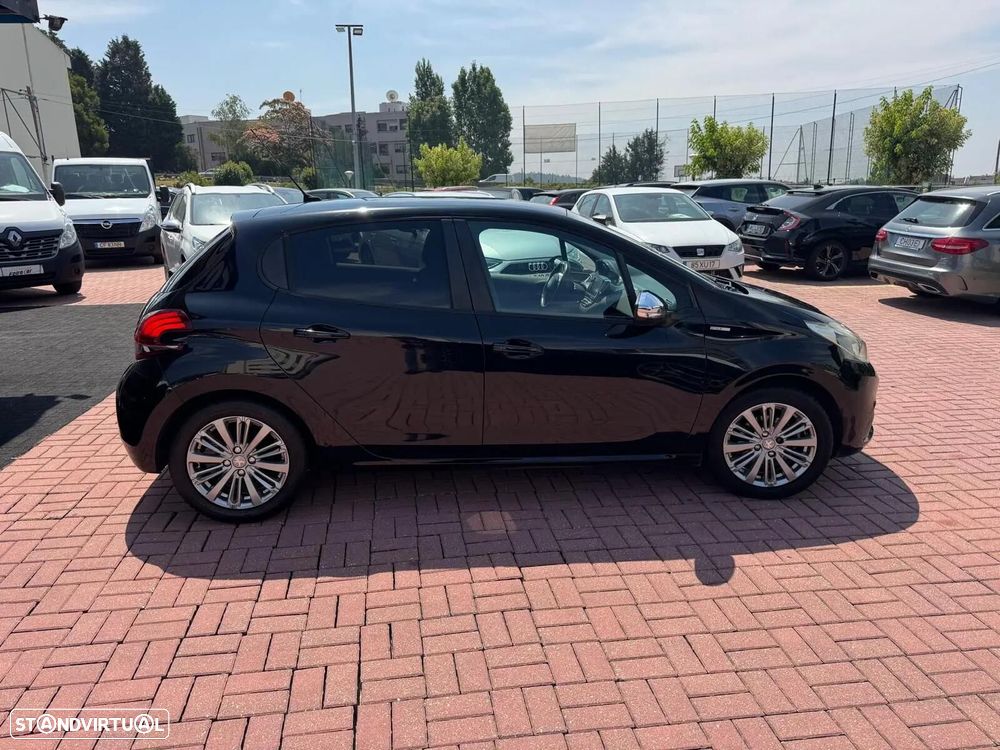 Peugeot 208 - 23