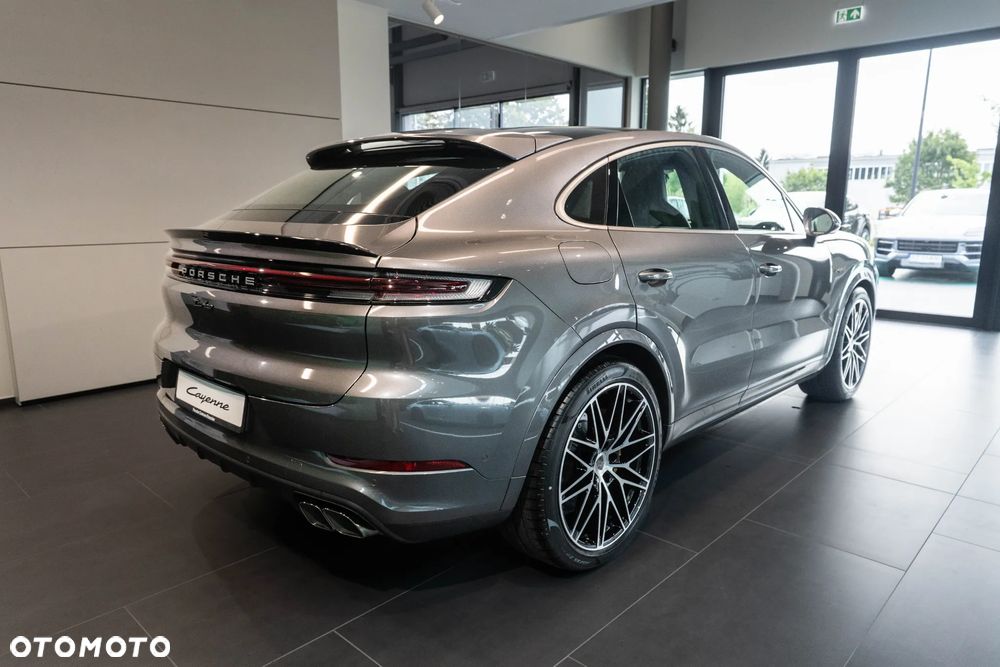 Porsche Cayenne Turbo E-Hybrid PHEV - 5