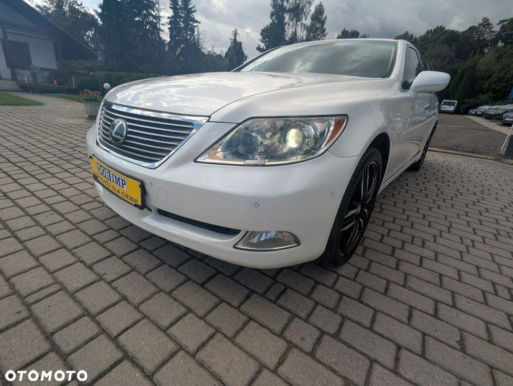 Lexus LS 460 AWD - 12