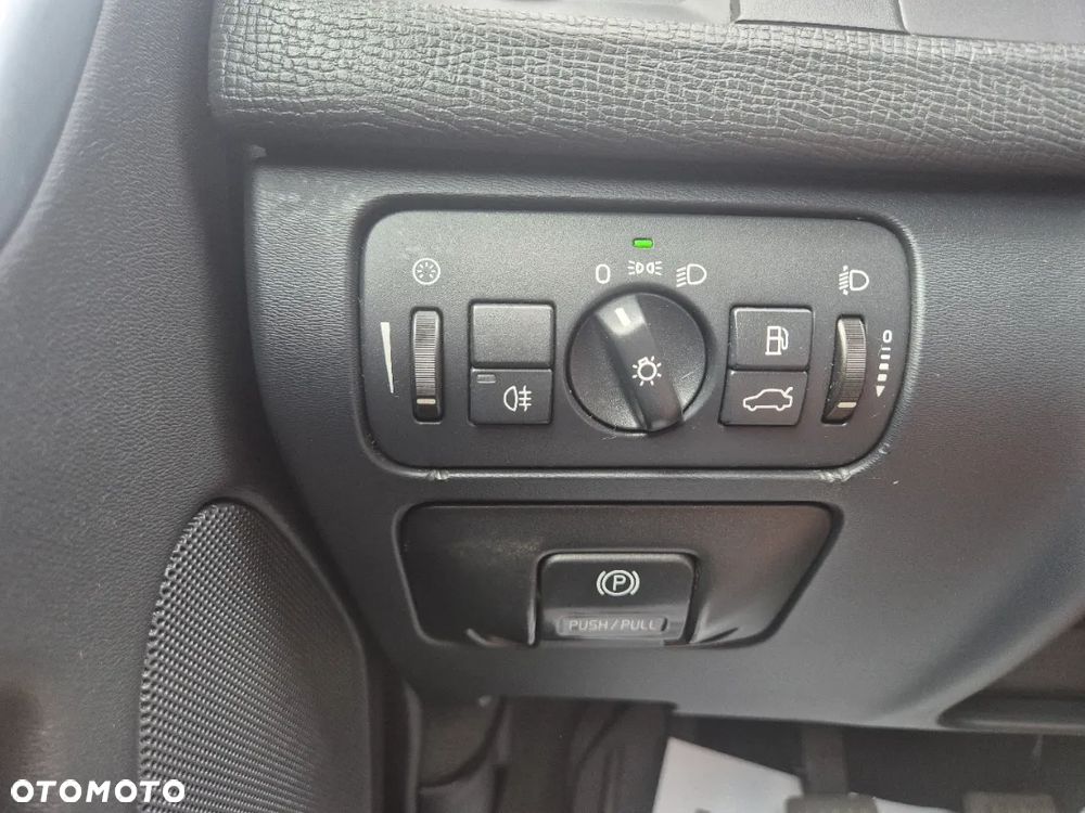 Volvo XC 60 D3 AWD Momentum - 23