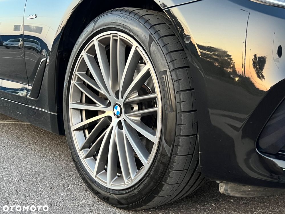 BMW Seria 5 520d Sport Line - 36