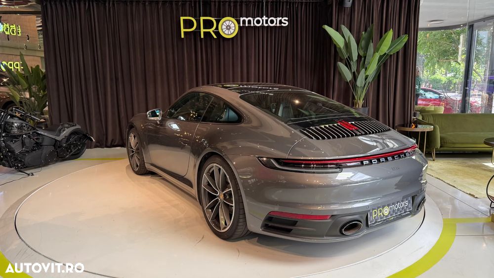 Porsche 911 Carrera 4 PDK - 8