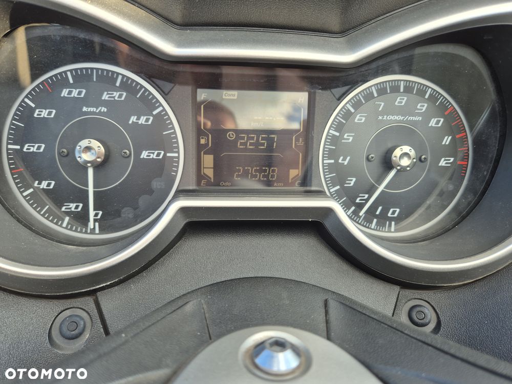 Yamaha X-max - 10