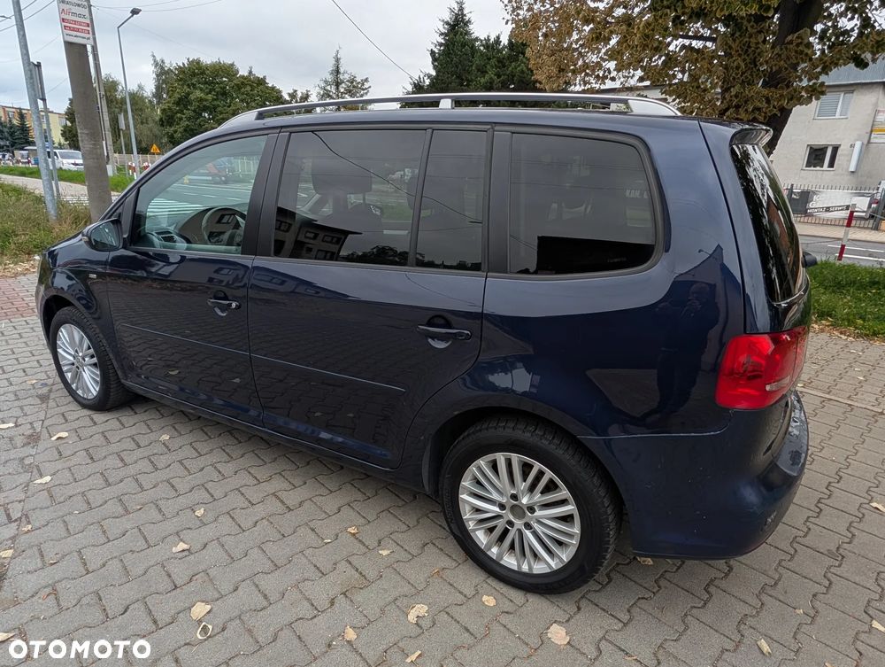 Volkswagen Touran - 11