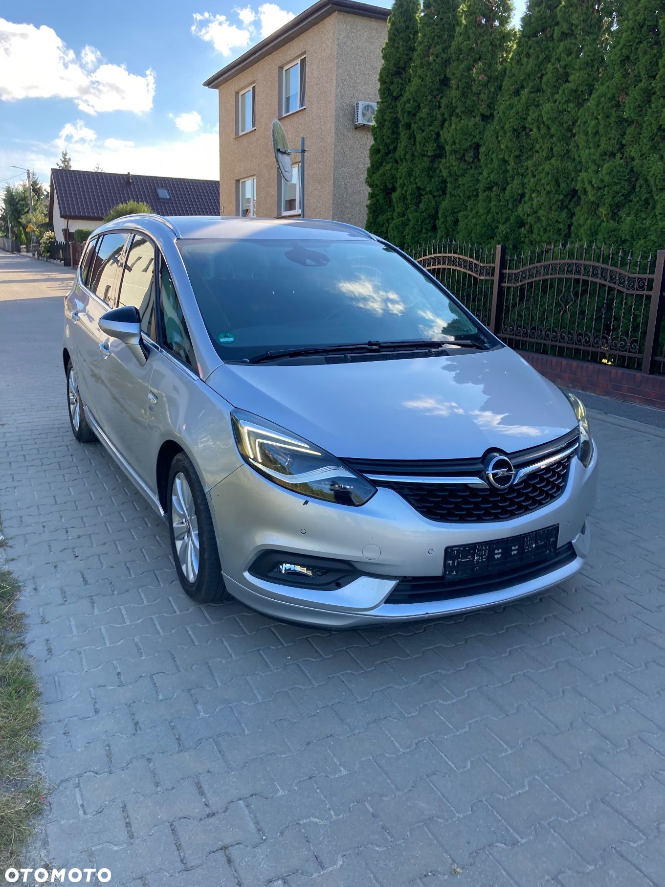 Opel Zafira - 1