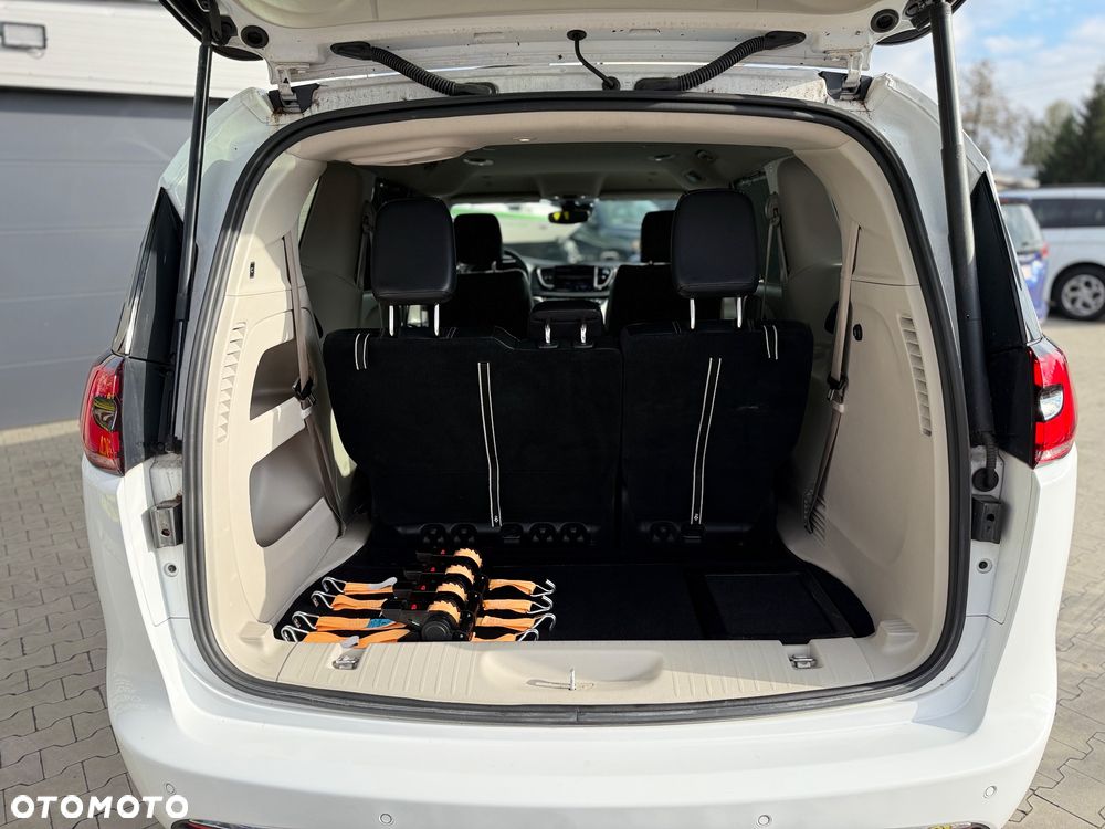 Chrysler Pacifica - 34