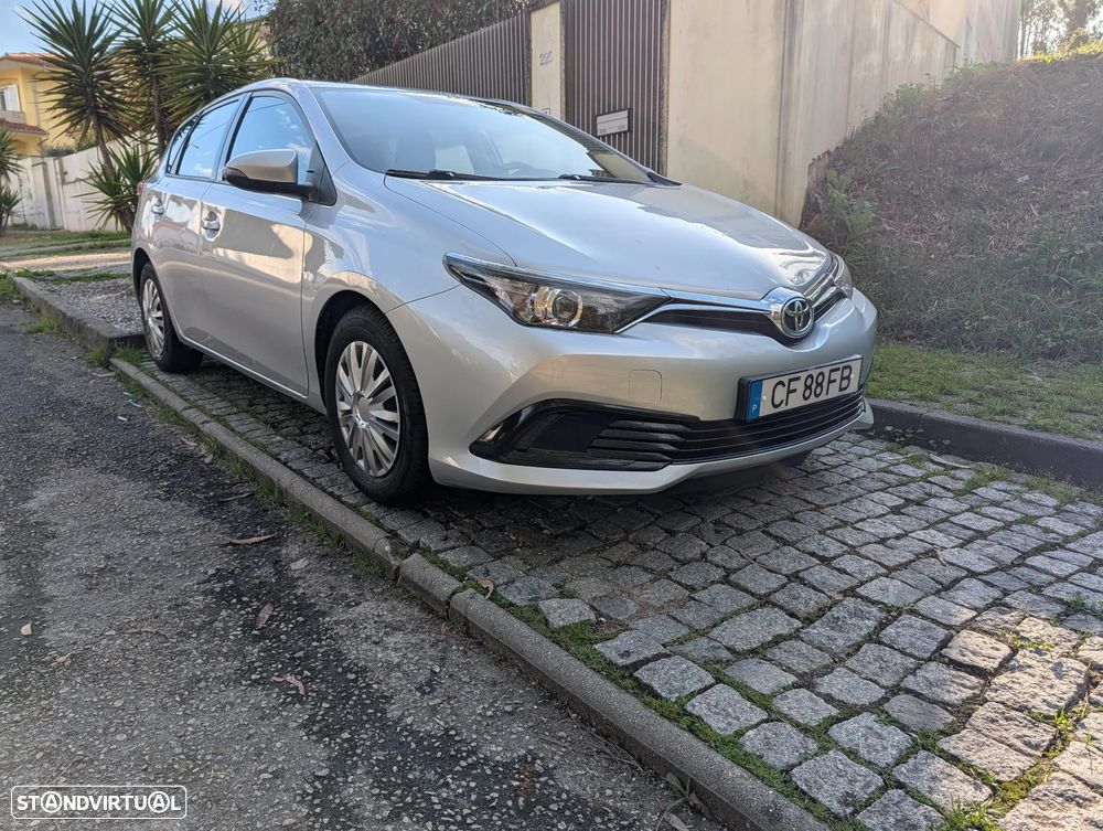 Toyota Auris 1.4 D-4D Design Edition - 8