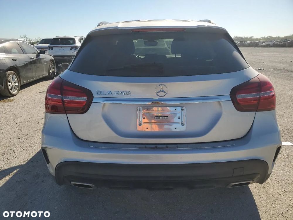 Mercedes-Benz GLA - 6