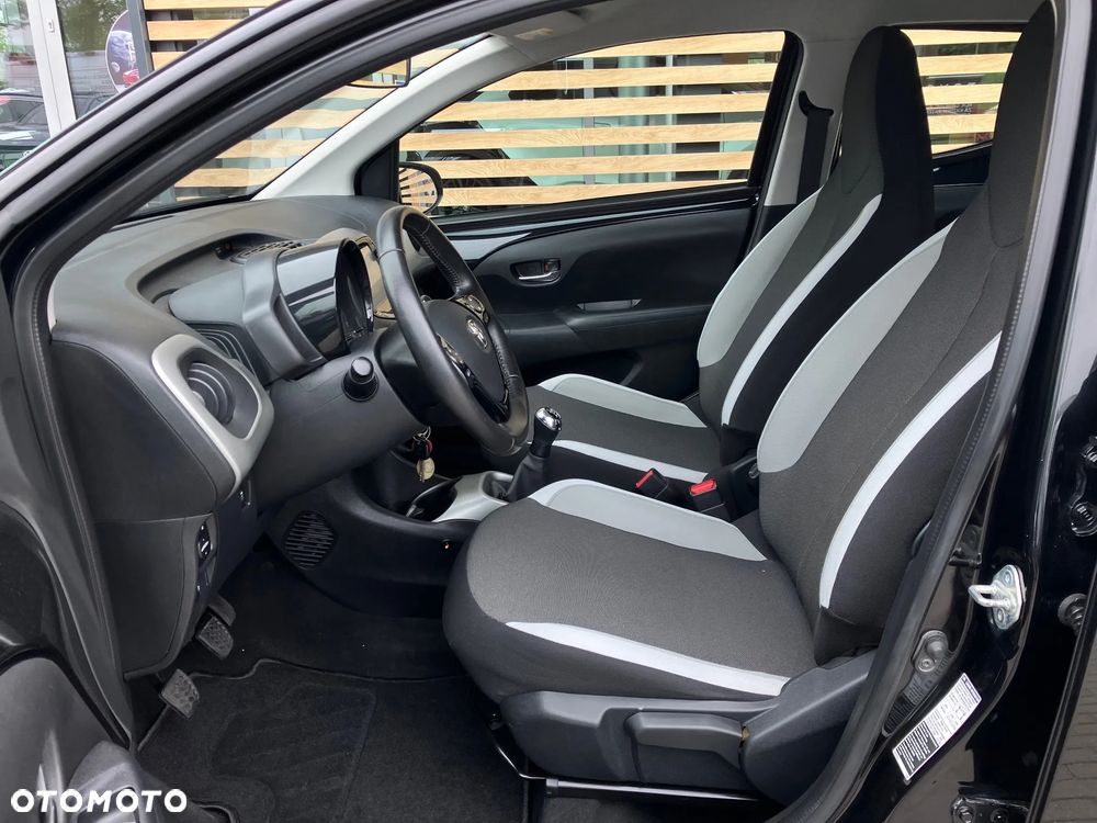 Toyota Aygo x-play - 32