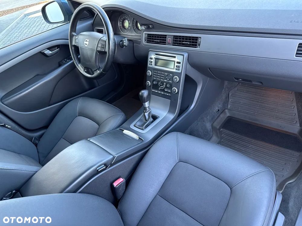 Volvo V70 2.0 Momentum - 28
