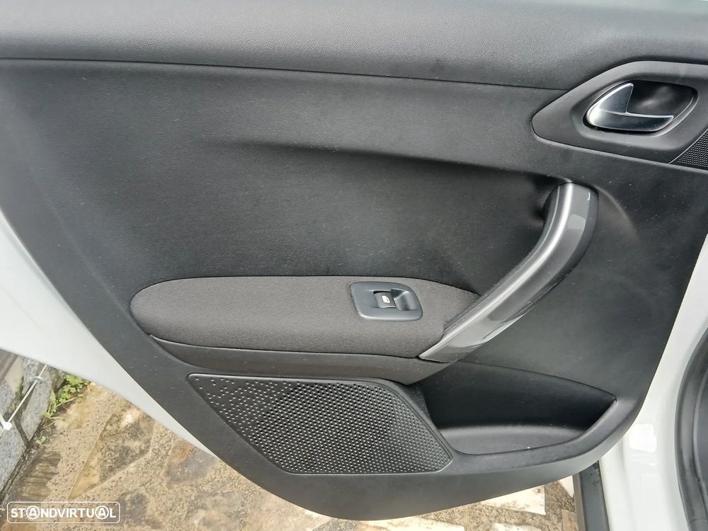 Peugeot 2008 1.5 BlueHDi Style - 23