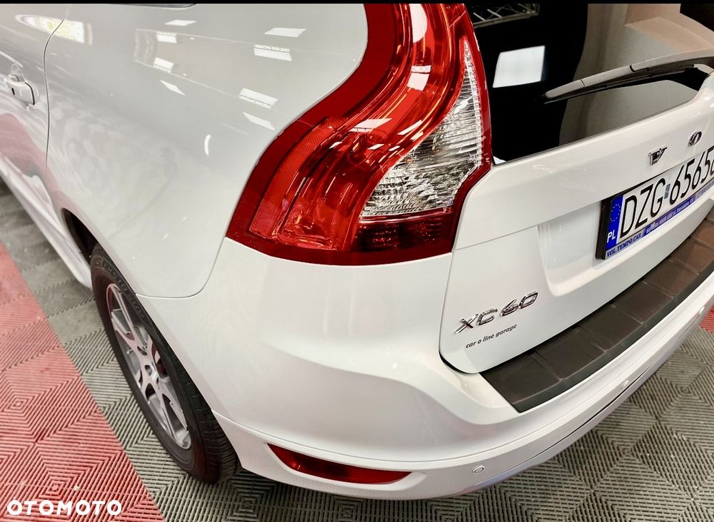 Volvo XC 60 T6 AWD Geartronic Momentum - 11