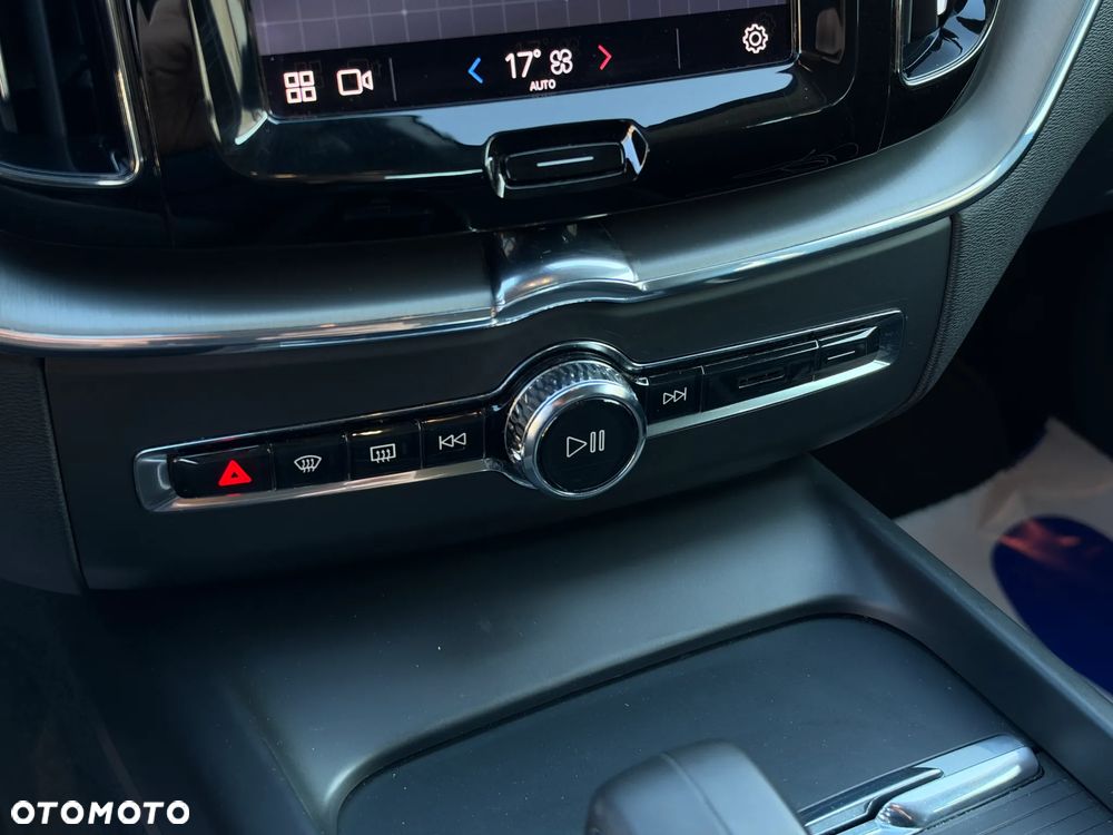Volvo XC 60 B4 B Momentum Pro - 22