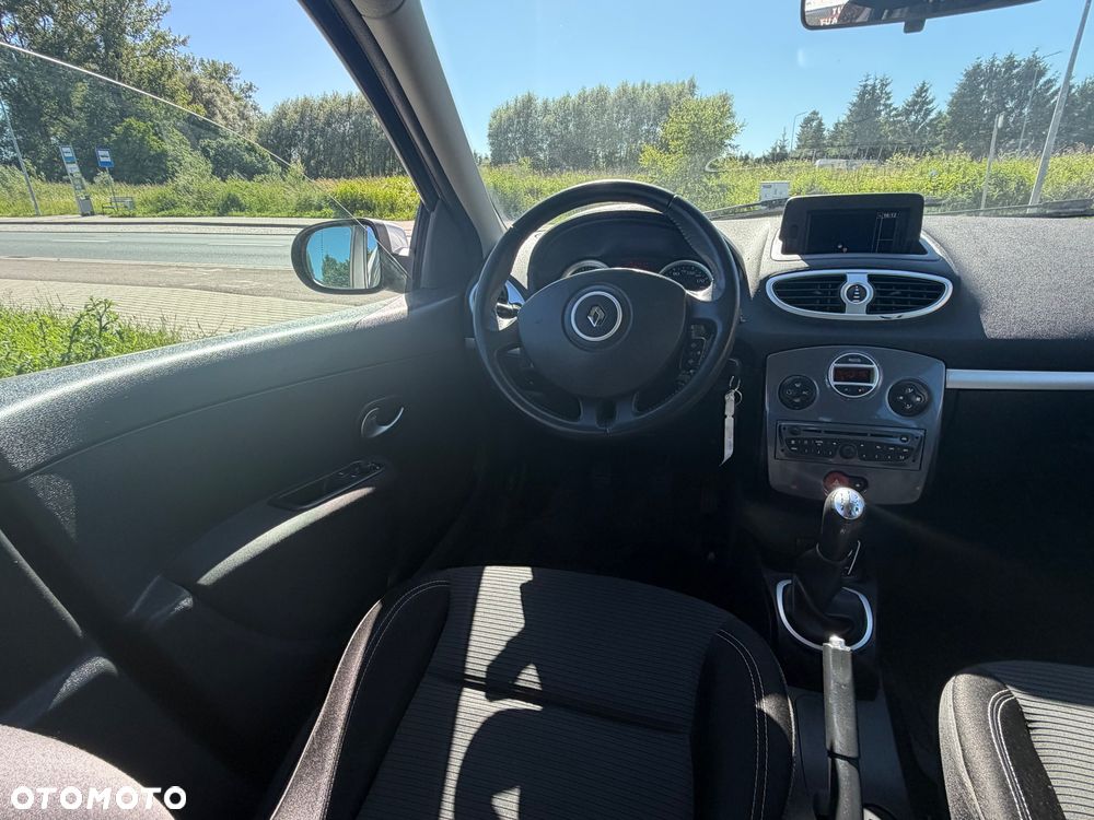 Renault Clio 1.2 16V Business - 24
