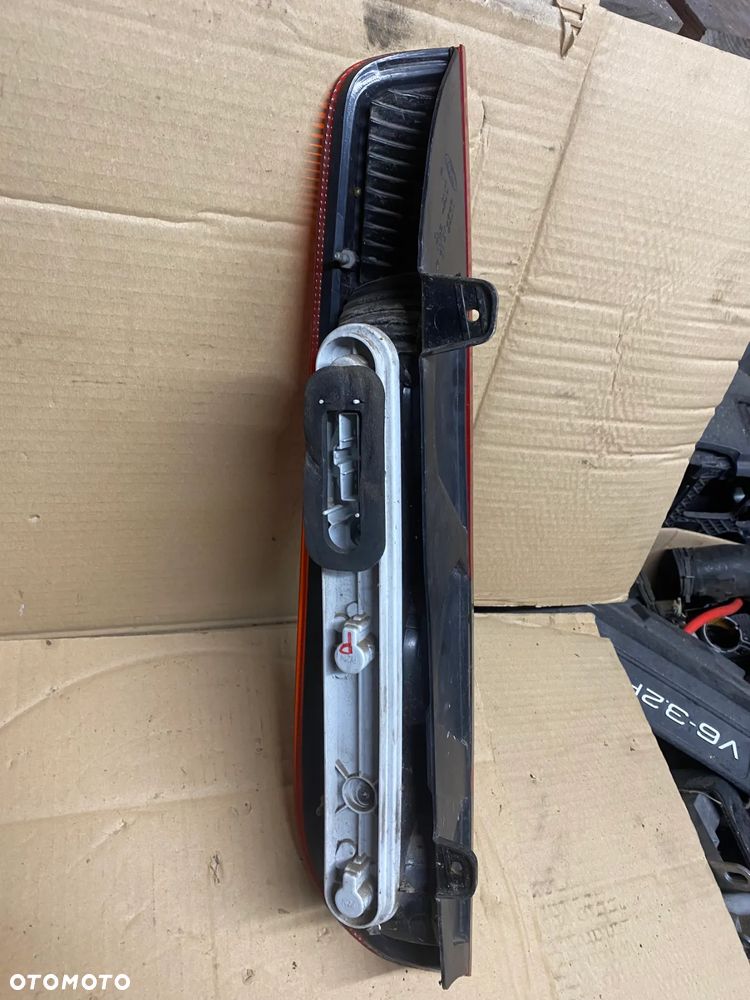 LAMPA TYLNA PRAWA FORD FOCUS MK2 10209 4M5113N004C - 4