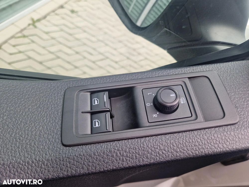 Volkswagen Caravelle - 9