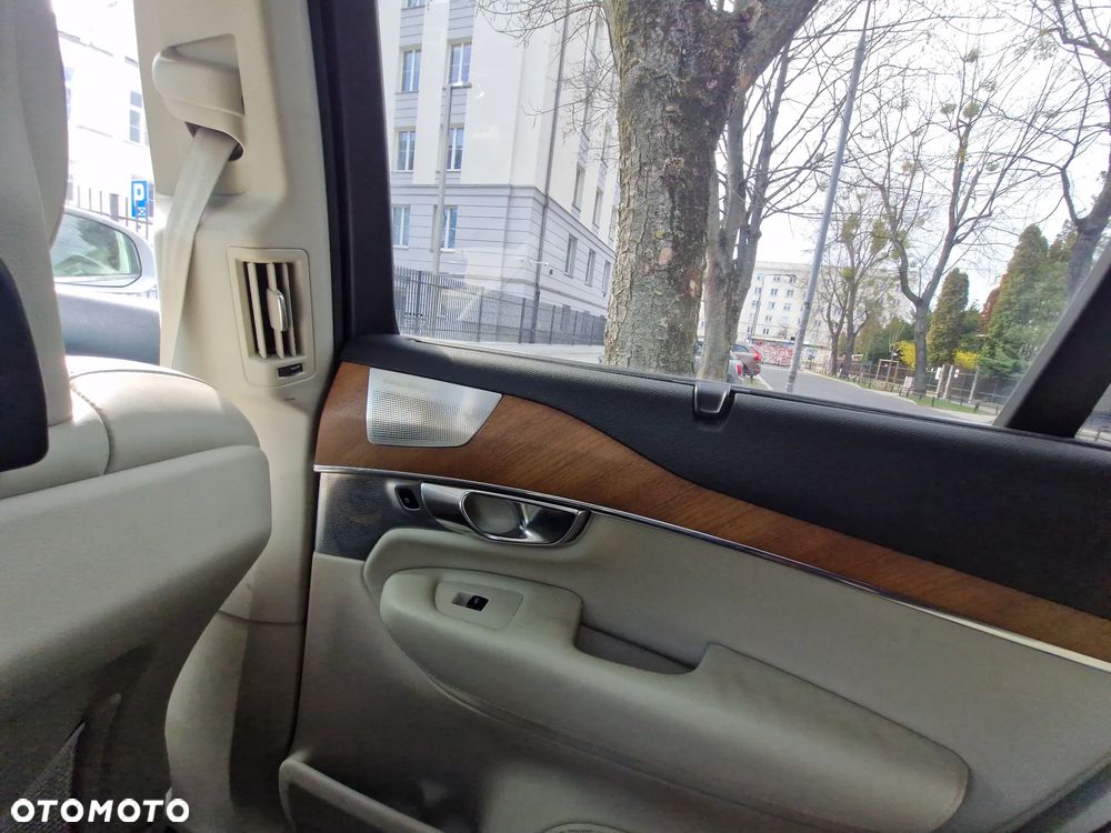 Volvo XC 90 - 22