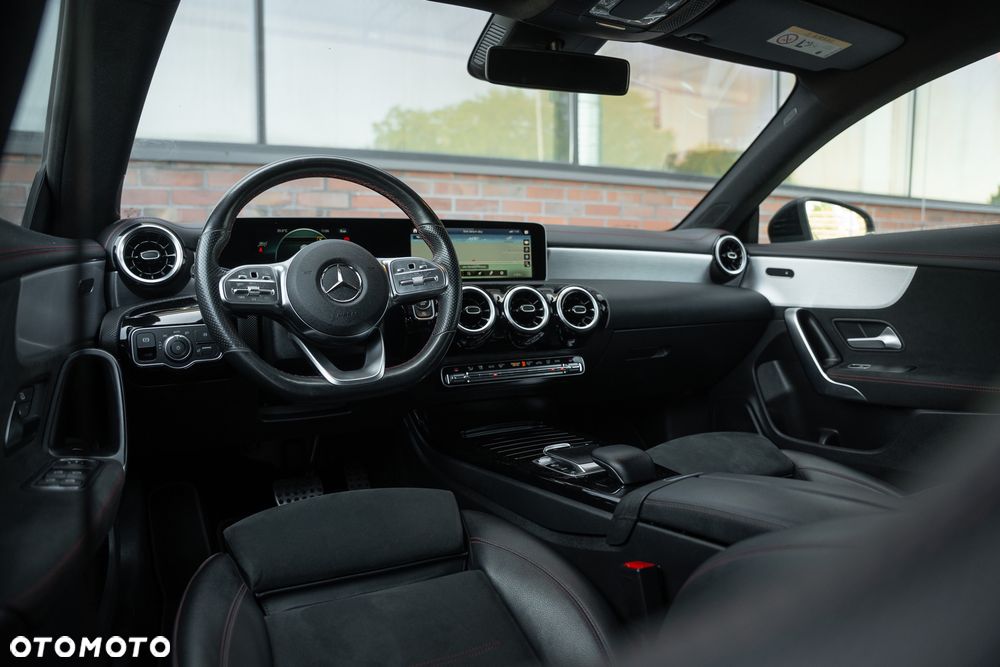 Mercedes-Benz CLA 220 d AMG Line 8G-DCT - 28