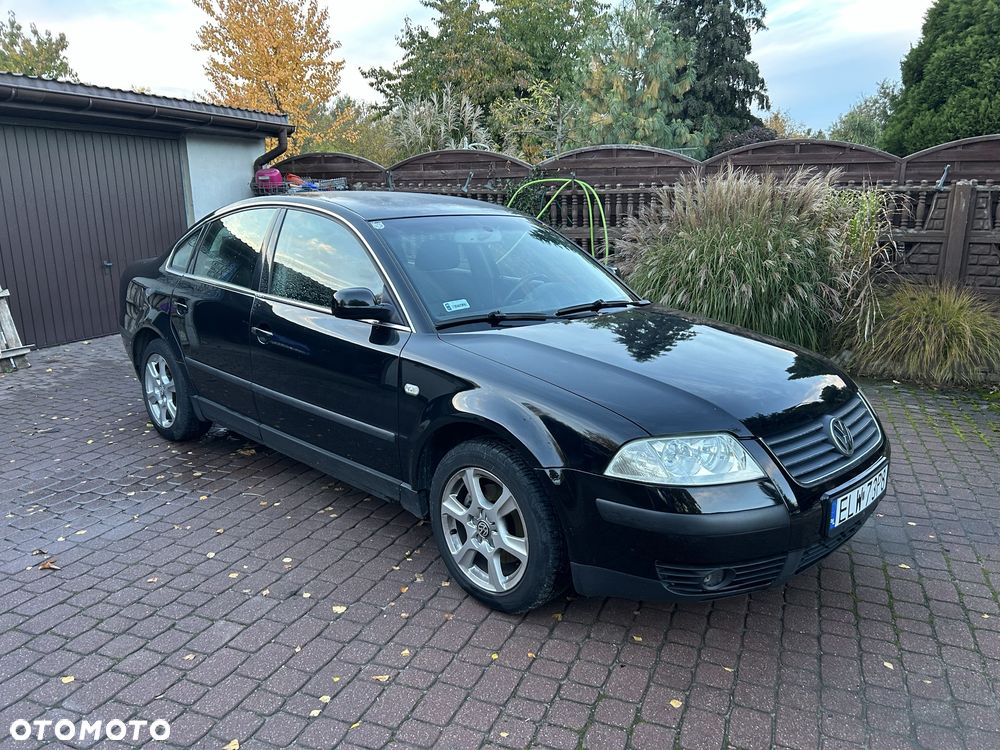 Volkswagen Passat - 1