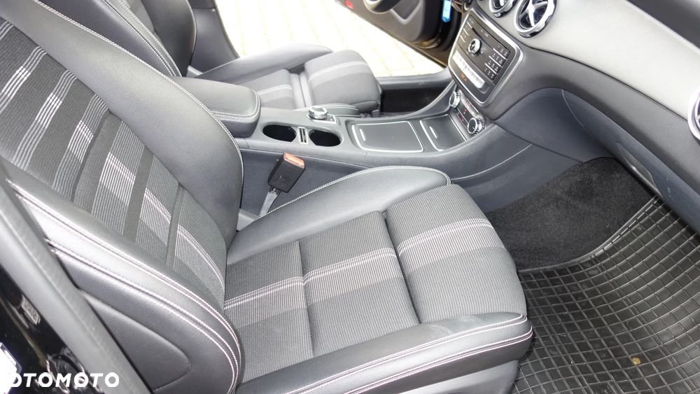 Mercedes-Benz GLA ver-200-7g--dct-activity-edition - 16