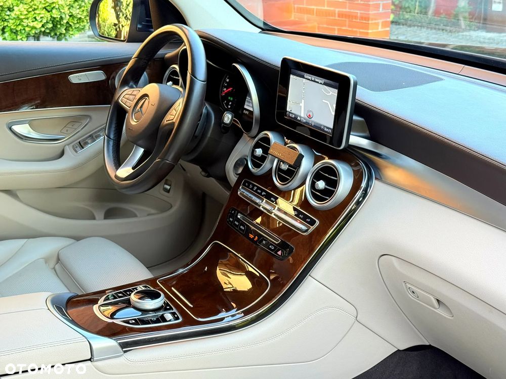 Mercedes-Benz GLC - 24