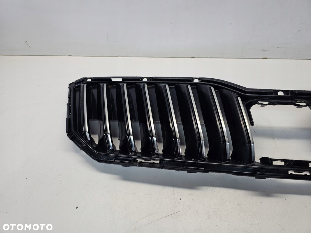 GRILL ATRAPA CHŁODNICY RADAR SKODA SUPERB III 3V0853653B ORYGINAŁ - 2