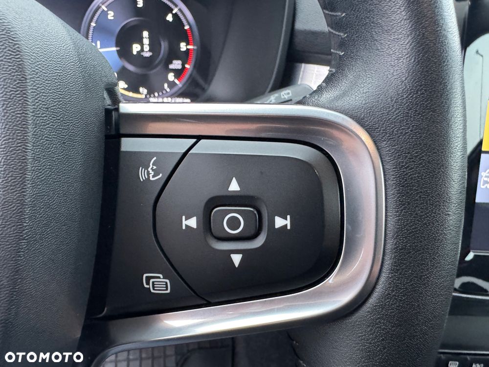 Volvo XC 40 D3 SCR Momentum - 24