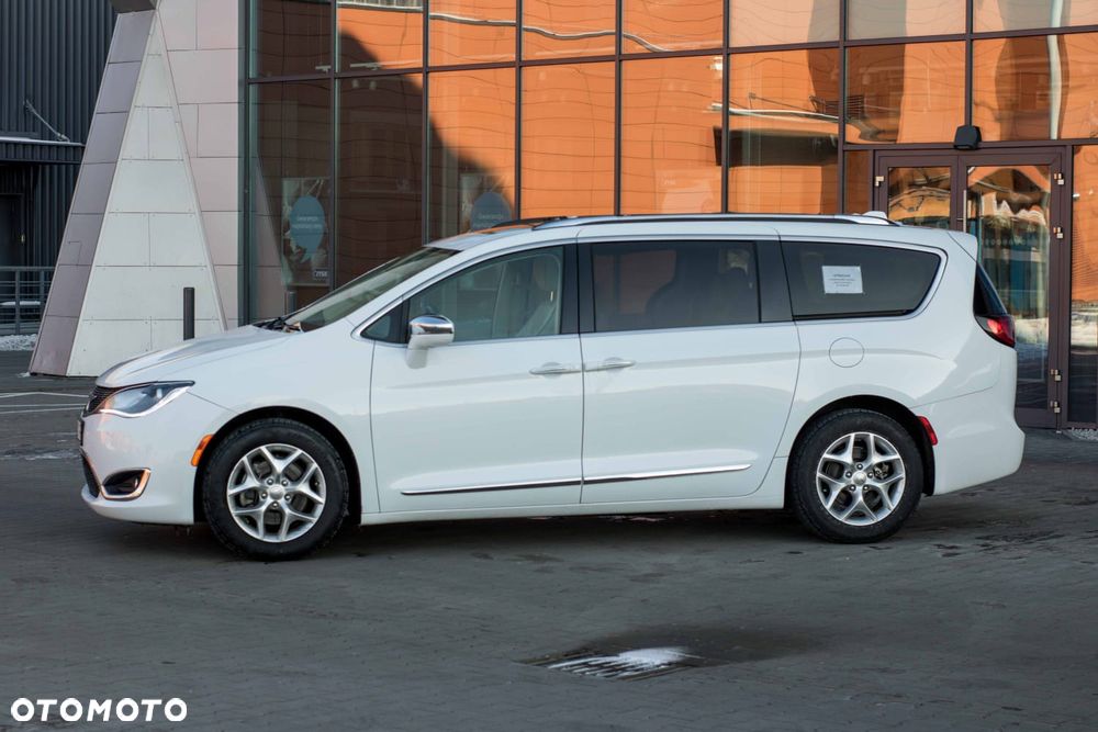 Chrysler Pacifica - 4