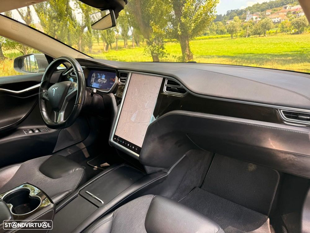 Tesla Model S - 9