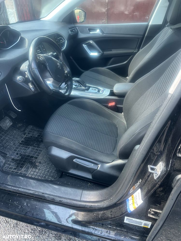 Peugeot 308 1.5L BlueHDI 130 S&S EAT8 Active - 10