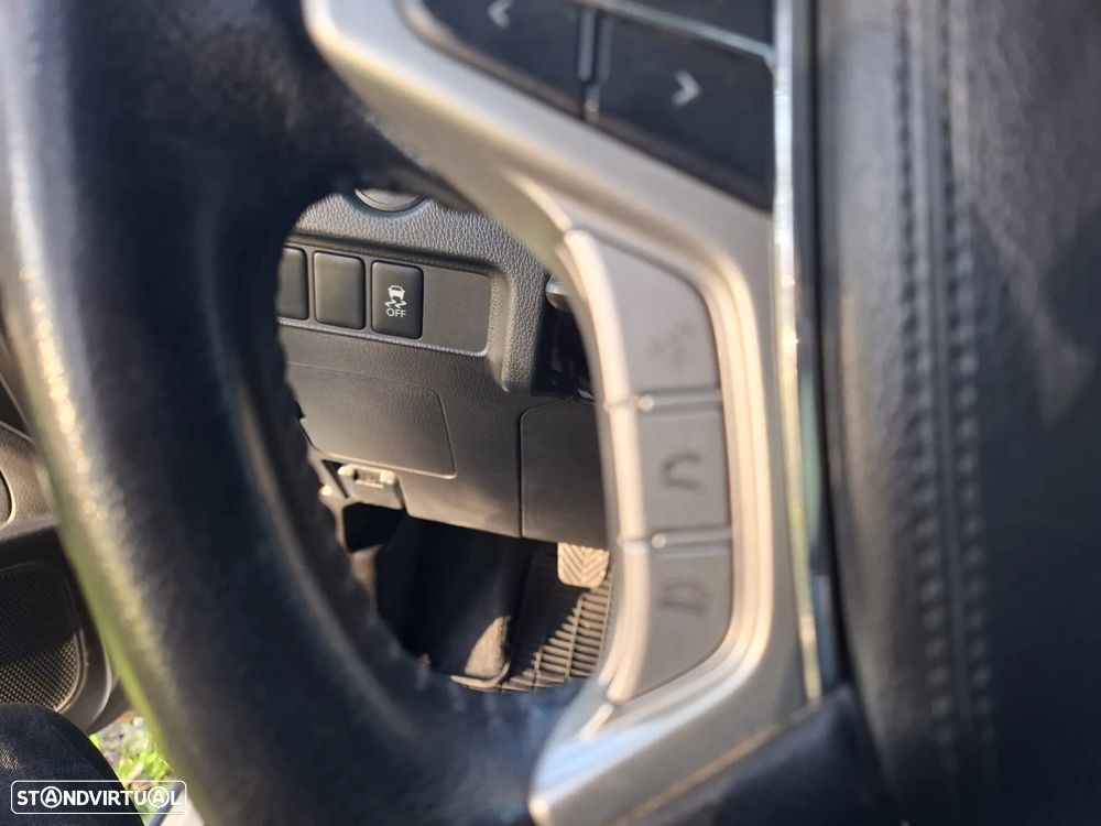 Mitsubishi L200 2.3 DI-D CD Invite 4WD - 35