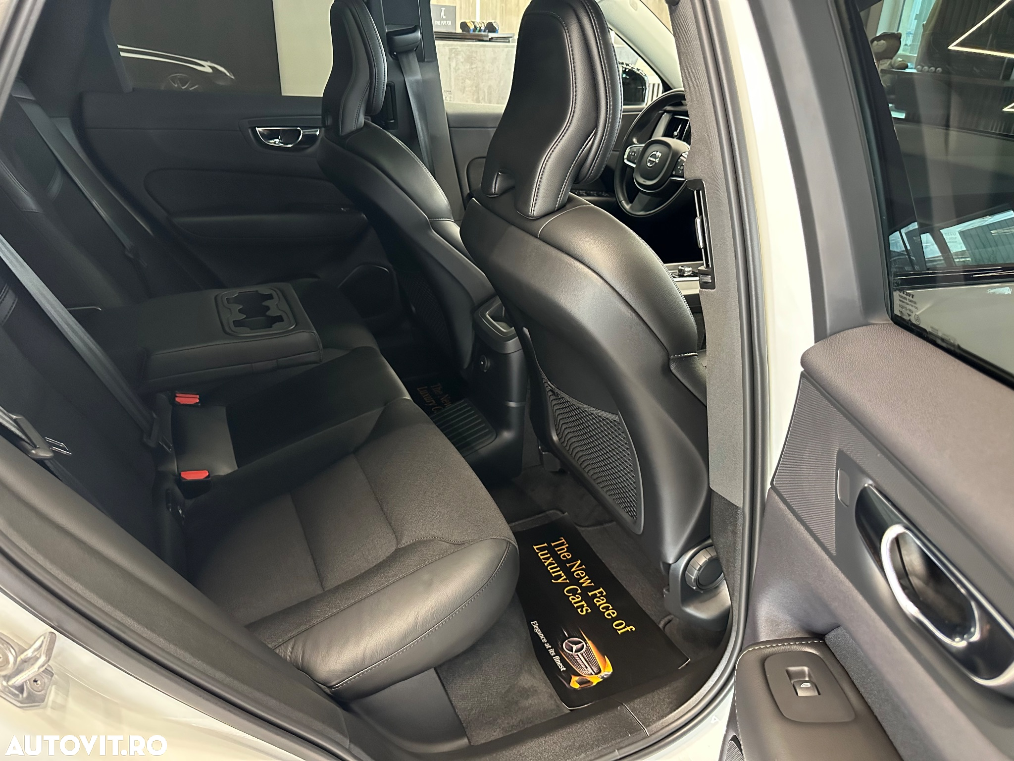 Volvo XC 60 T6 AWD Recharge Geartronic RDesign Expression - 20