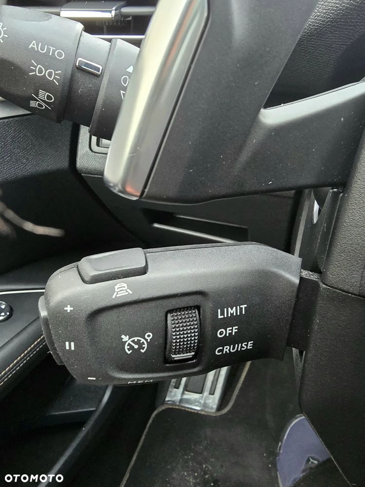 Peugeot 3008 1.6 PureTech HYbrid GT Line S&S EAT8 - 31