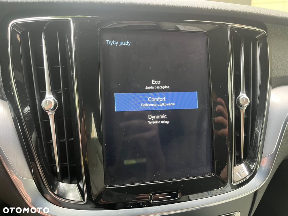 Volvo V60 T4 Momentum Pro - 29